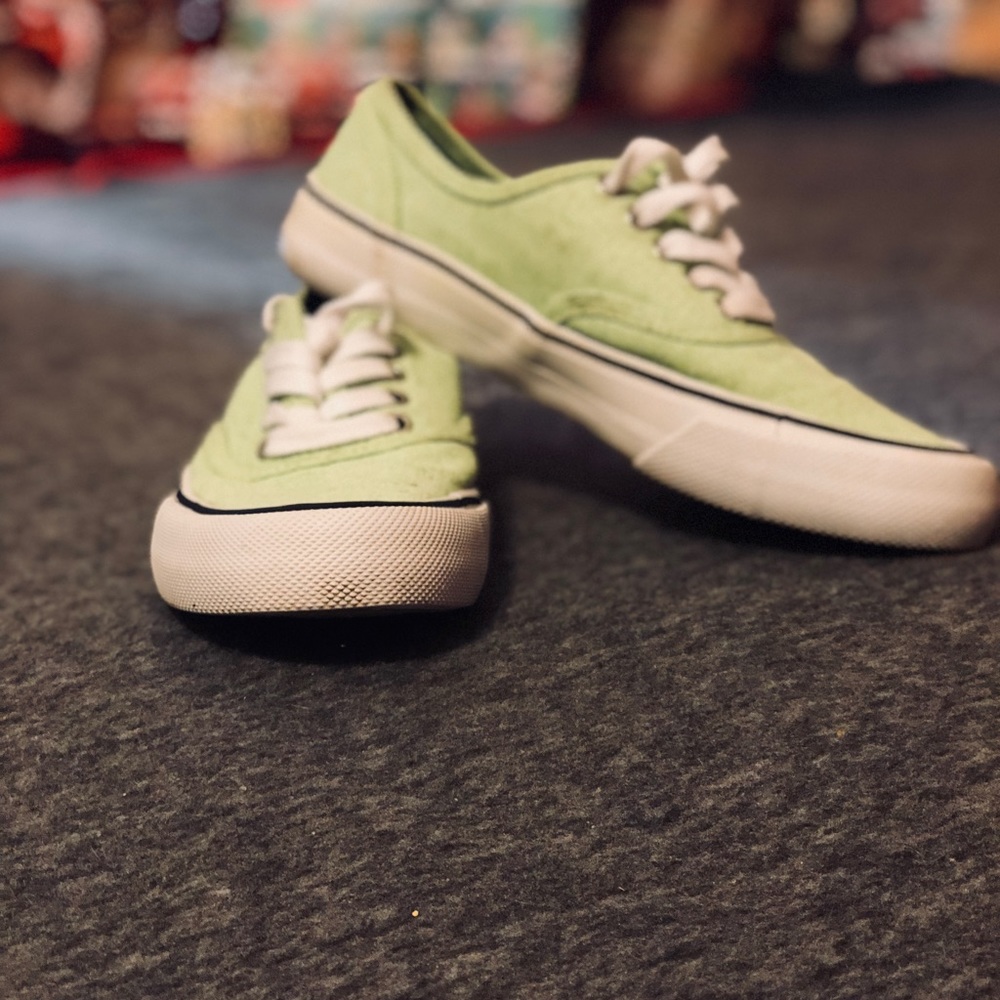 🤗 Mossimo sneakers